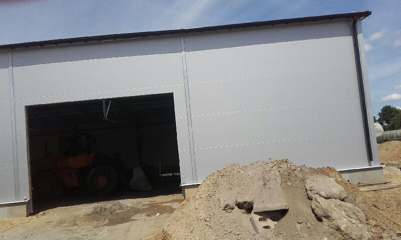 hala produkcyjna Dobrzany wejście zewnątrz