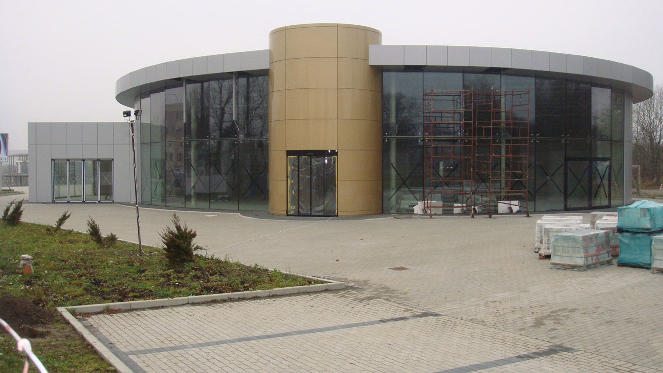 salon samochodowy Lexus Szczecin prace wykończeniowe zewnątrz 1