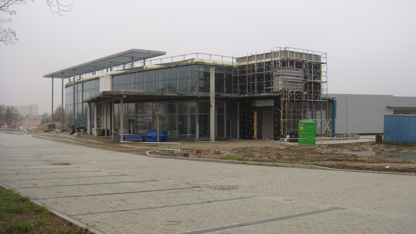 salon samochodowy Toyota Szczecin prace wykończeniowe zewnątrz 5